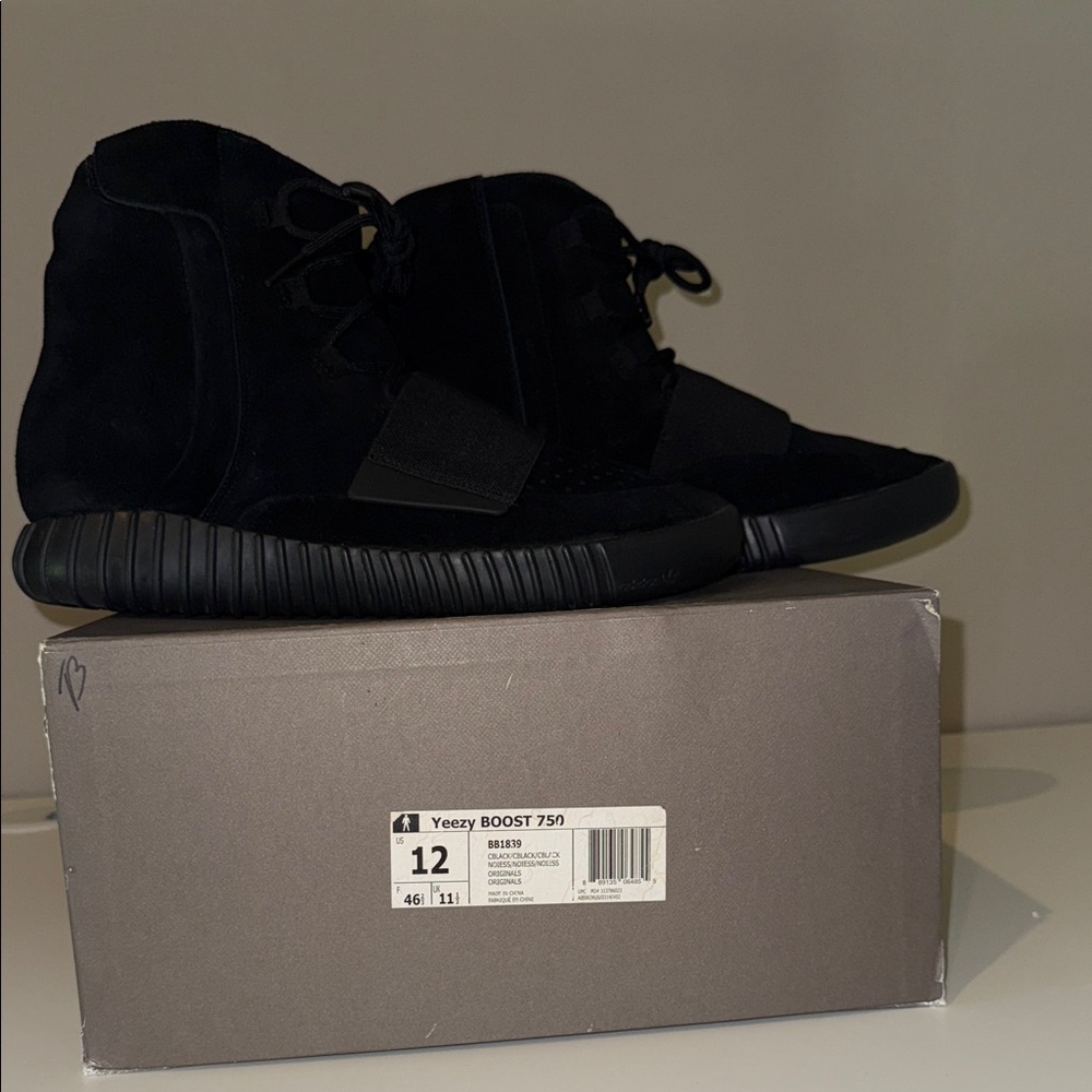 Yeezy Boost 750 Triple Black Sneakers